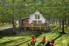Hot Tub, FirePit, Large Yard, Screened Porch, WiFi